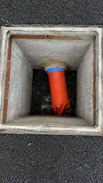 Guaina rovesciata all’interno del pozzetto durante il relining