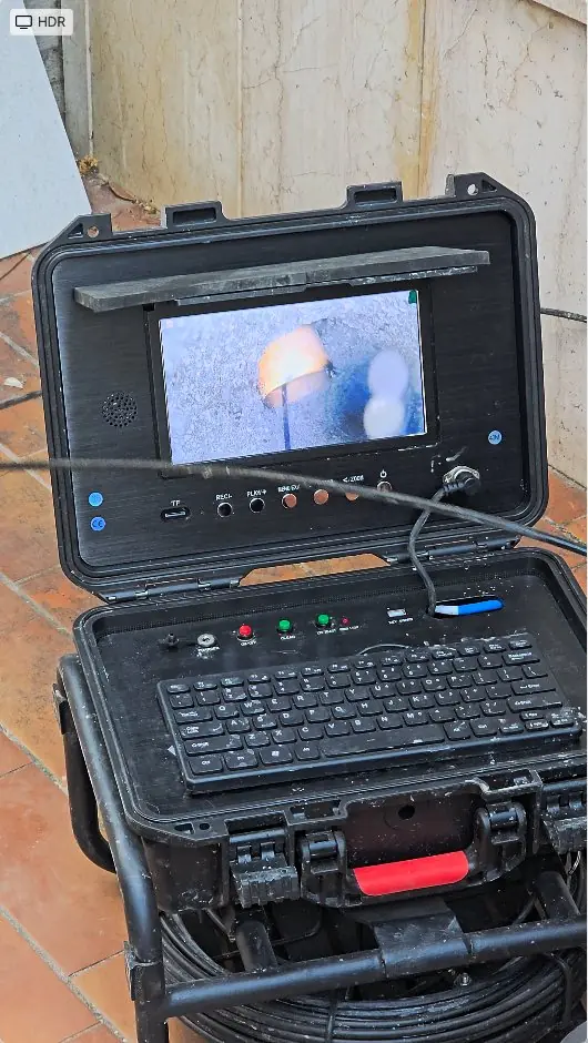 Monitor della videoispezione finale con l’interno della tubazione risanata